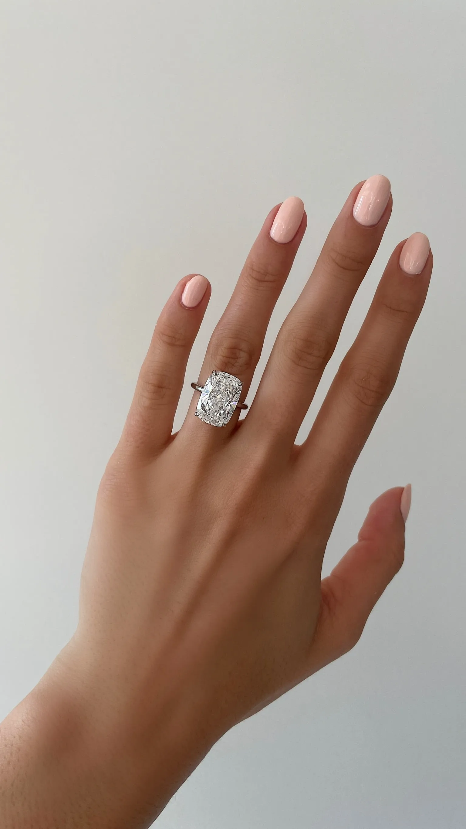 10.01 Cushion Cloud Solitaire