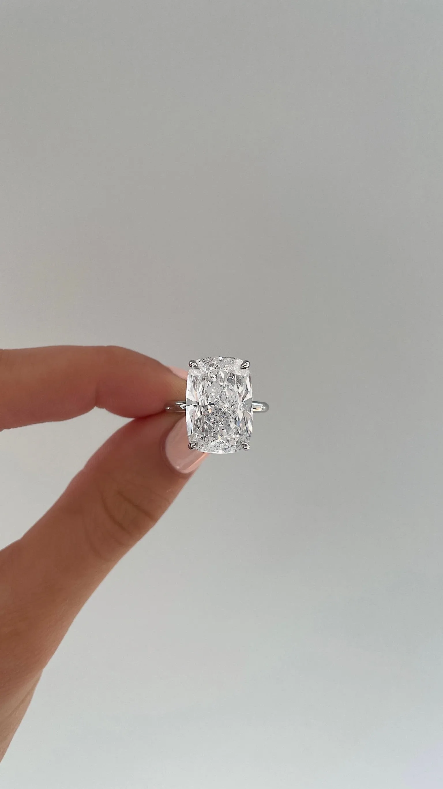 10.01 Cushion Cloud Solitaire