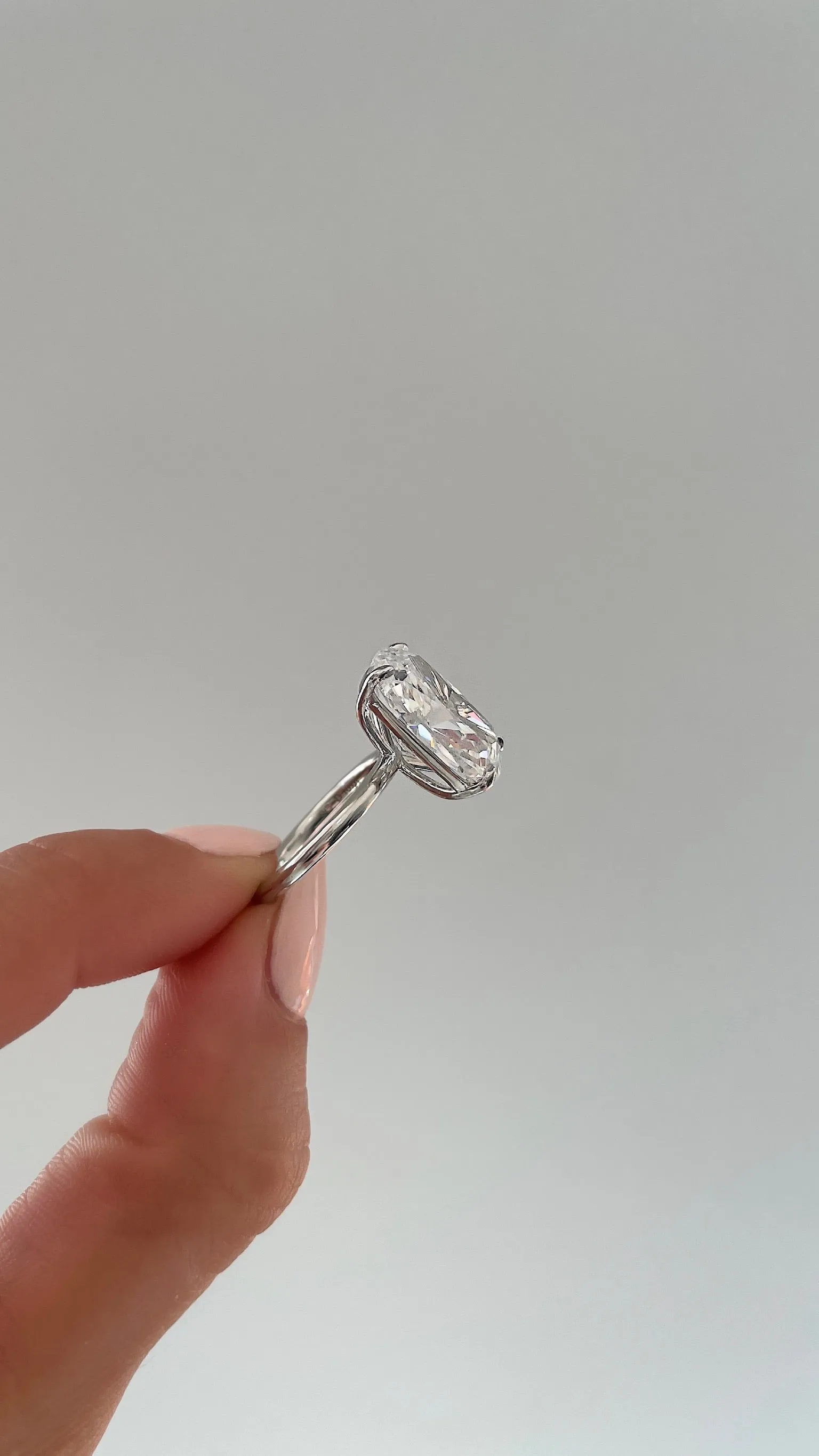 10.01 Cushion Cloud Solitaire