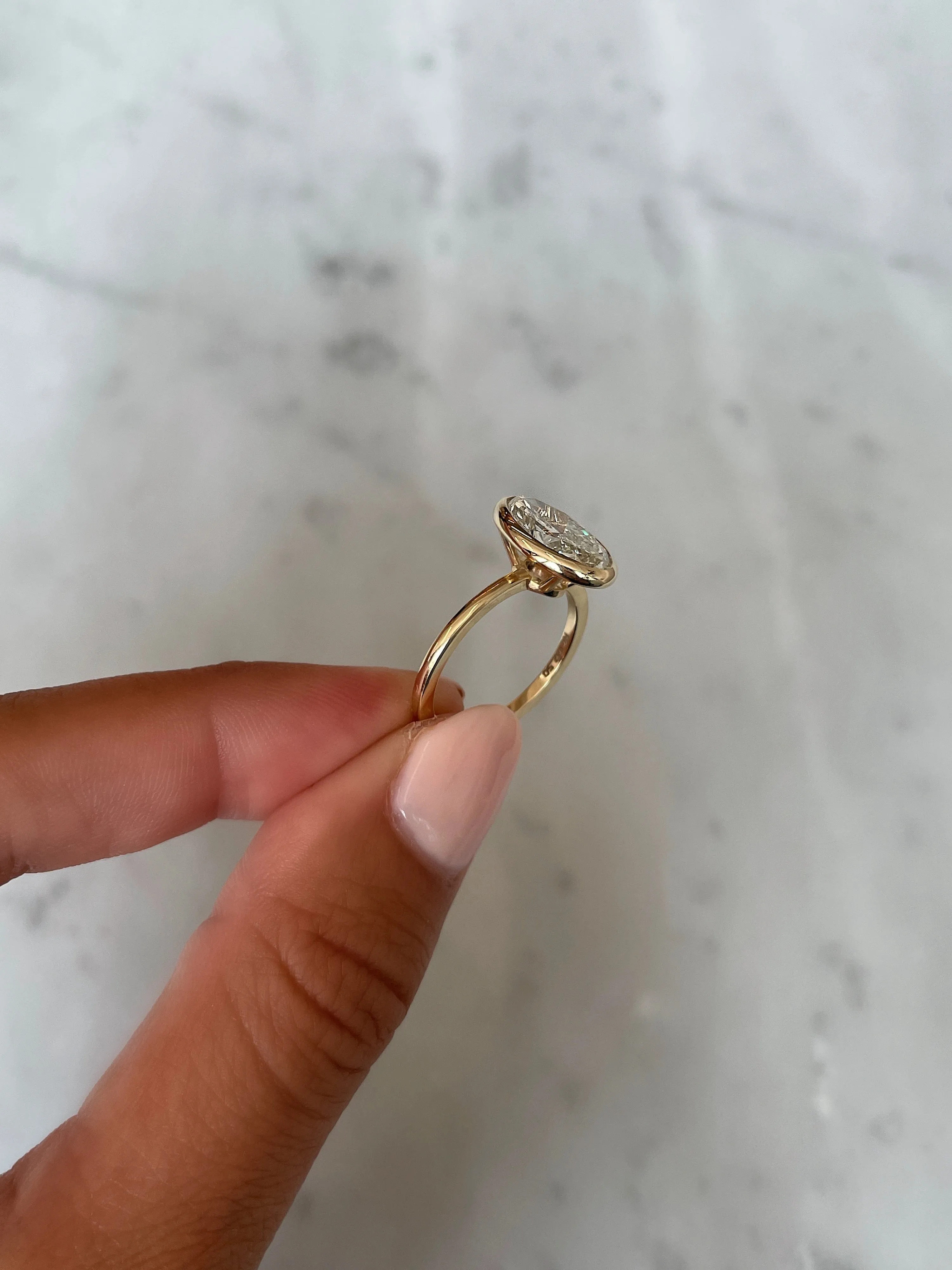2.50 Oval Whisper Thin® Bezel