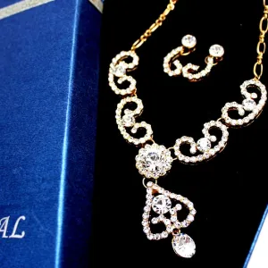 Elegant Heart Flower Crystal Necklace Set
