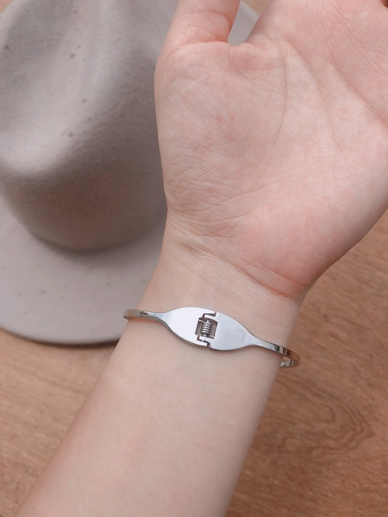 Leaf and Marble Circle Bracelet