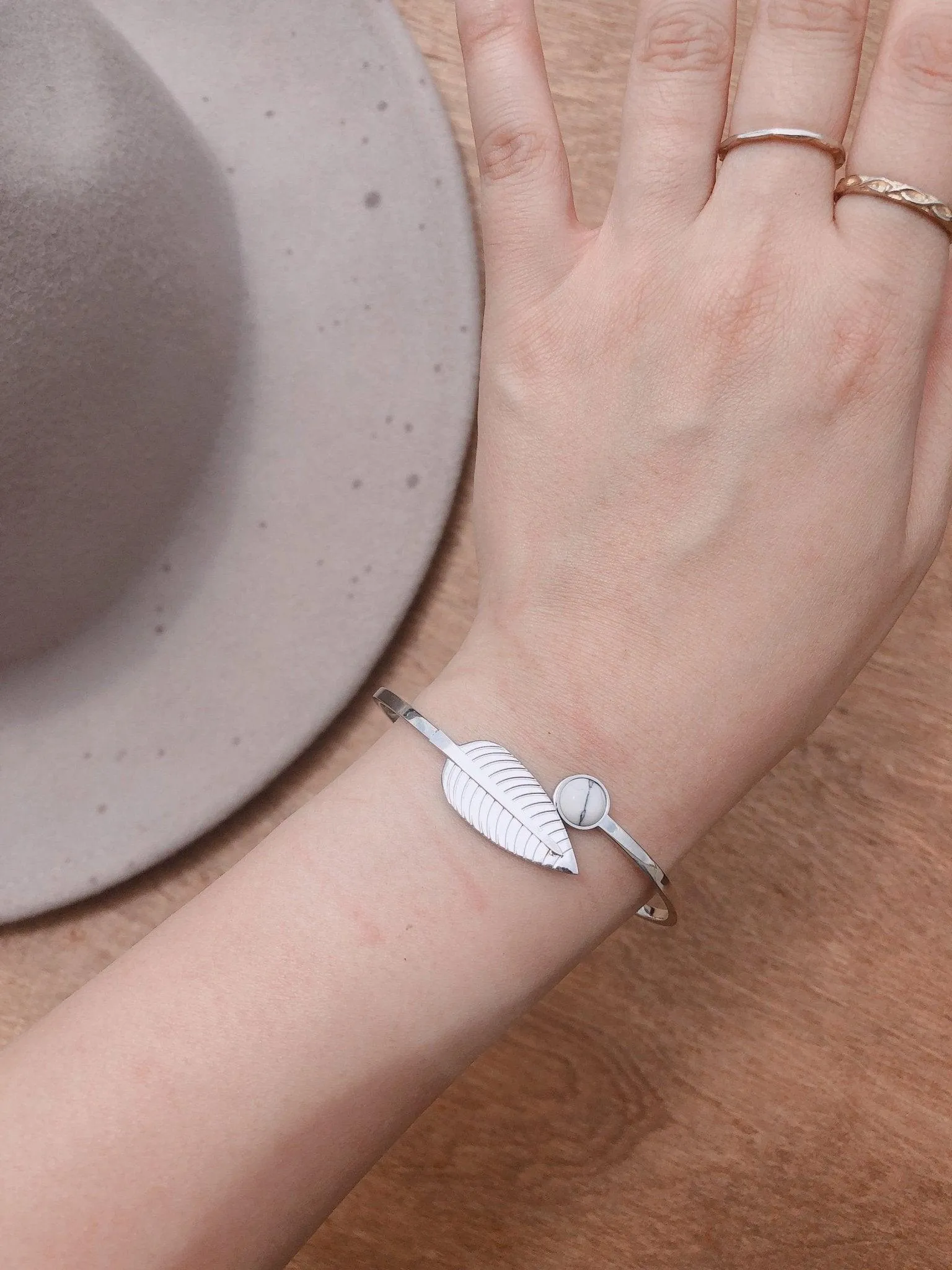 Leaf and Marble Circle Bracelet